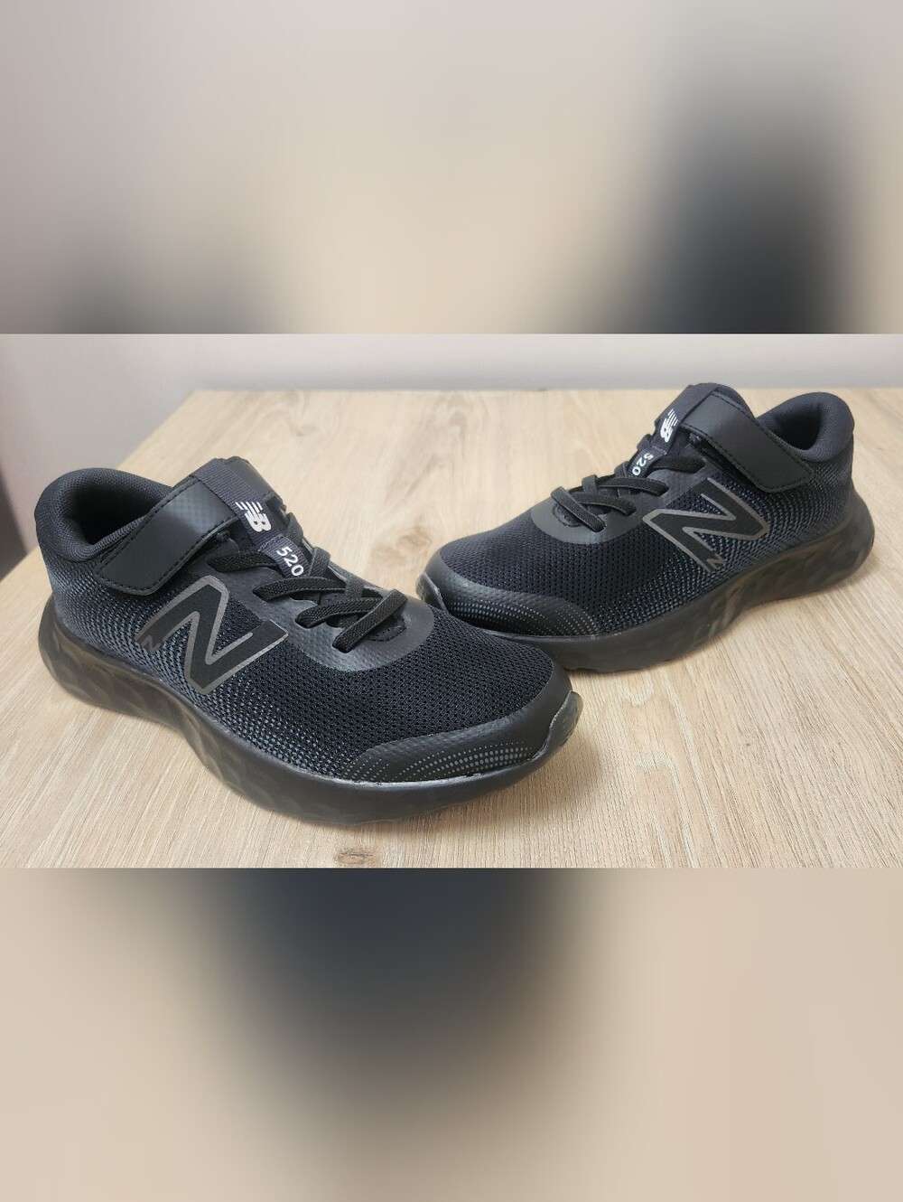 *NEW* New Balance 520 V8 Sz 2.5 W Kids Unisex Boy Girl Black Sneaker Shoe Bungee